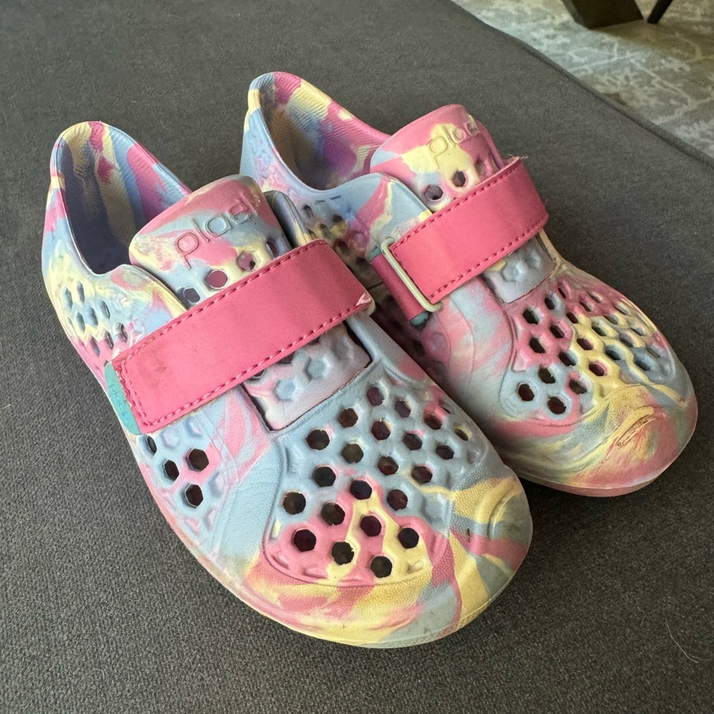Plae water shoes